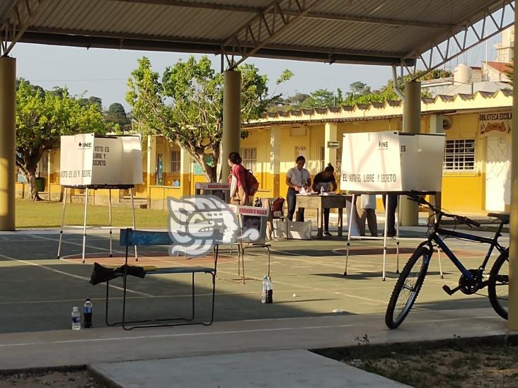 Cierran casillas en Moloacán para iniciar conteo de votos