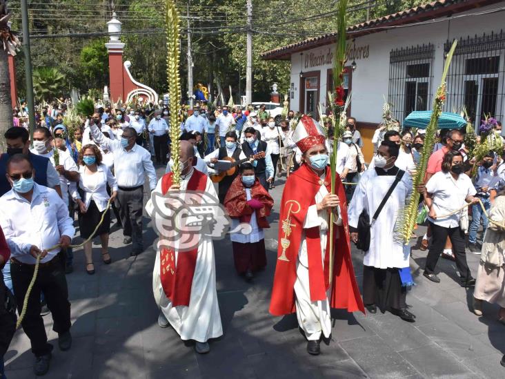 Obispo de Orizaba encabeza procesión por Domingo de Ramos