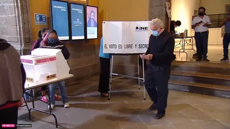 Vota AMLO en Consulta Ciudadana de Revocación de Mandato