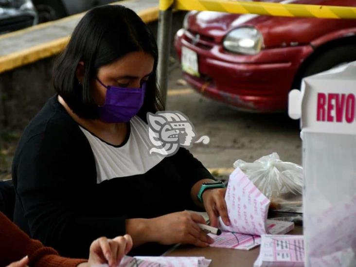 En Xalapa, cierra en calma consulta de revocación de mandato