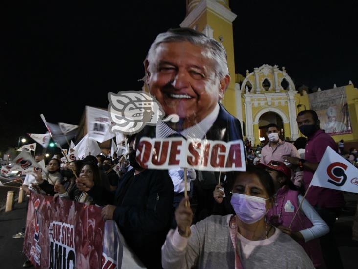 En Xalapa, simpatizantes de AMLO festejan tras consulta de revocación