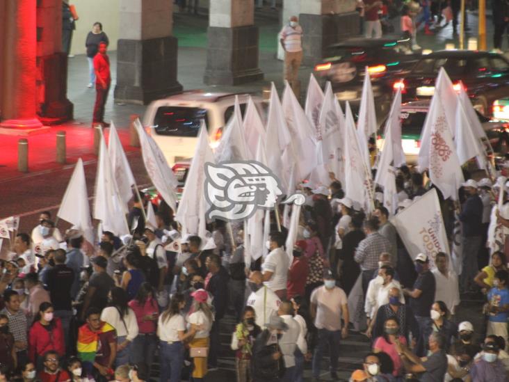 En Xalapa, simpatizantes de AMLO festejan tras consulta de revocación