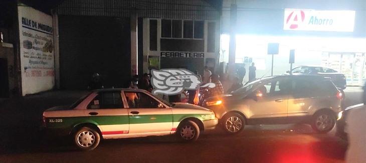 Taxista ebrio causa accidente en avenida Chedraui Caram