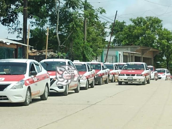 Molestia en Moloacán por mal servicio e incremento a tarifas de taxis