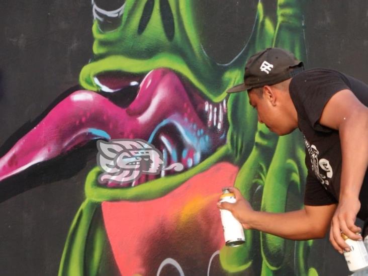 Artistas urbanos embellecen espacios públicos en abandono