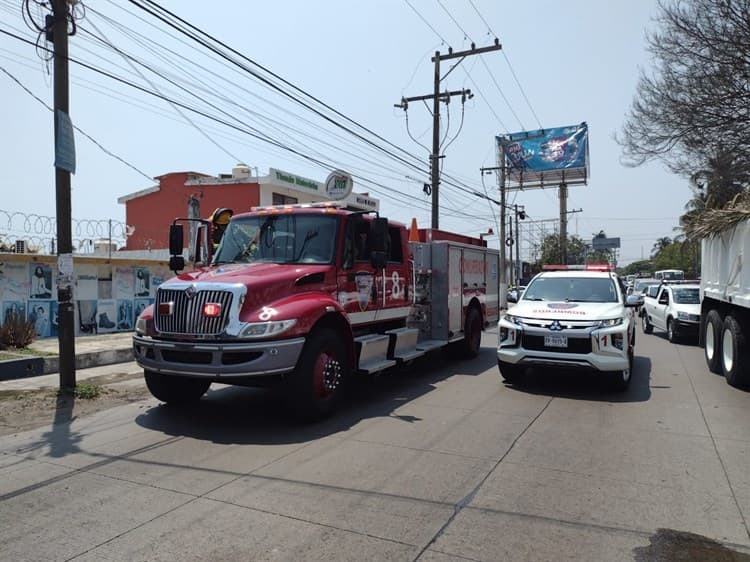 Se incendia vehículo en la avenida Díaz Mirón, en Veracruz