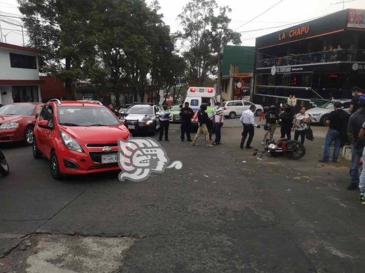 Automovilista choca contra motociclista en avenida Ignacio de la Llave, en Xalapa