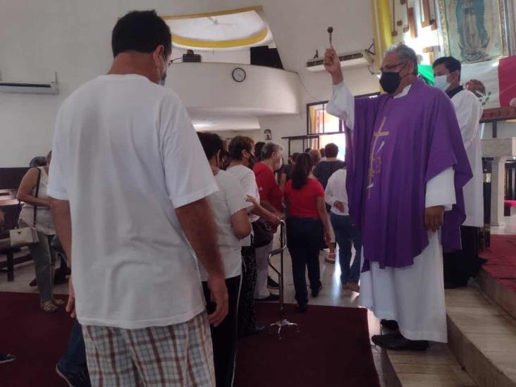 Iglesia Católica realiza misa para personas enfermas durante Semana Santa en Veracruz
