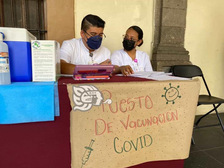 Vacunación vs covid llega a los bajos del Palacio de Gobierno, en Xalapa