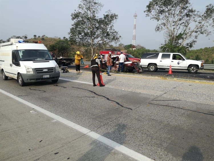 ¡Por mal maniobra! Taxista muere en accidente sobre la autopista México-Tuxpan