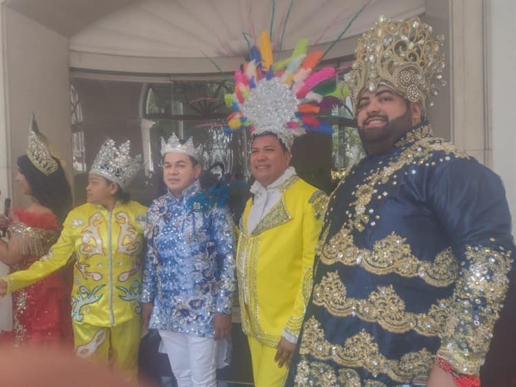 Comunidad LGBTI piden respeto en su participación del Carnaval de Veracruz