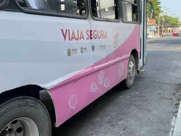 Mujeres denuncian que autobuses rosas “Viaja Segura” en Veracruz suben a hombres
