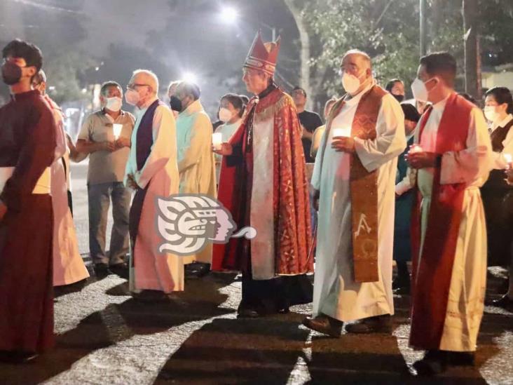 Tras dos años, católicos realizan procesión del silencio en Xalapa