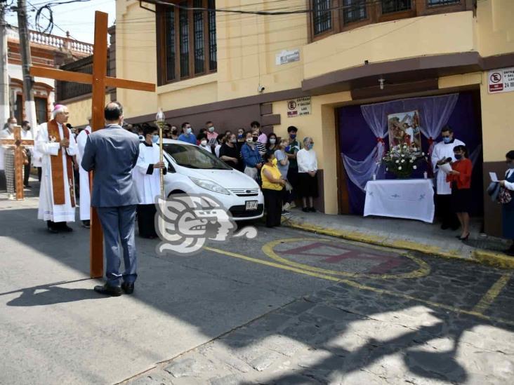 Semana Santa: Encabeza arzobispo viacrucis por calles de Xalapa