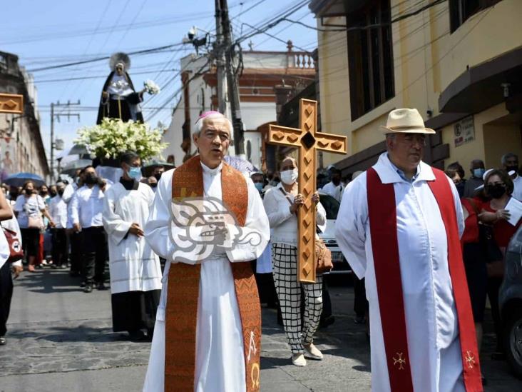 Semana Santa: Encabeza arzobispo viacrucis por calles de Xalapa