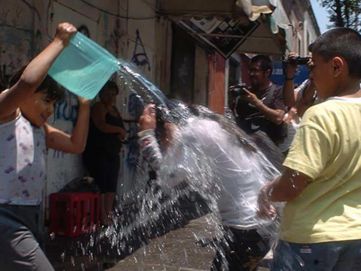 Multarán con más de 3 mil pesos en CDMX por desperdiciar agua en Sábado de Gloria