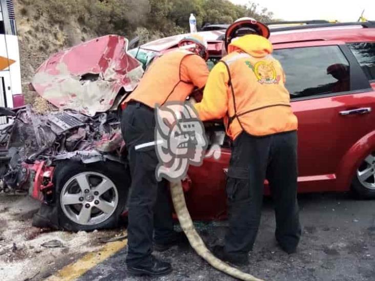 Tremendo choque en carretera Las Vigas-Perote deja un muerto y dos heridos
