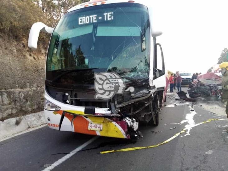 Tremendo choque en carretera Las Vigas-Perote deja un muerto y dos heridos