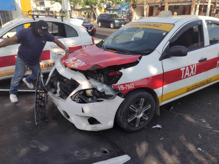 Falla de semáforos provoca accidente en la avenida Cuauhtémoc, en Veracruz