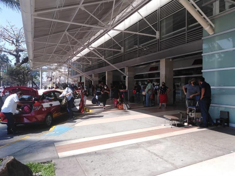 Gran afluencia en la centra de autobuses de Veracruz por turistas