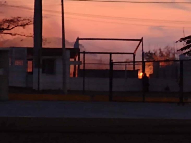 Se quema bodega en Bruno Pagliai, en Veracruz