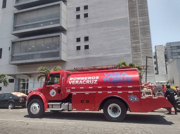 Evacuan a recién nacidos de Torre Pediátrica en Veracruz por incendio
