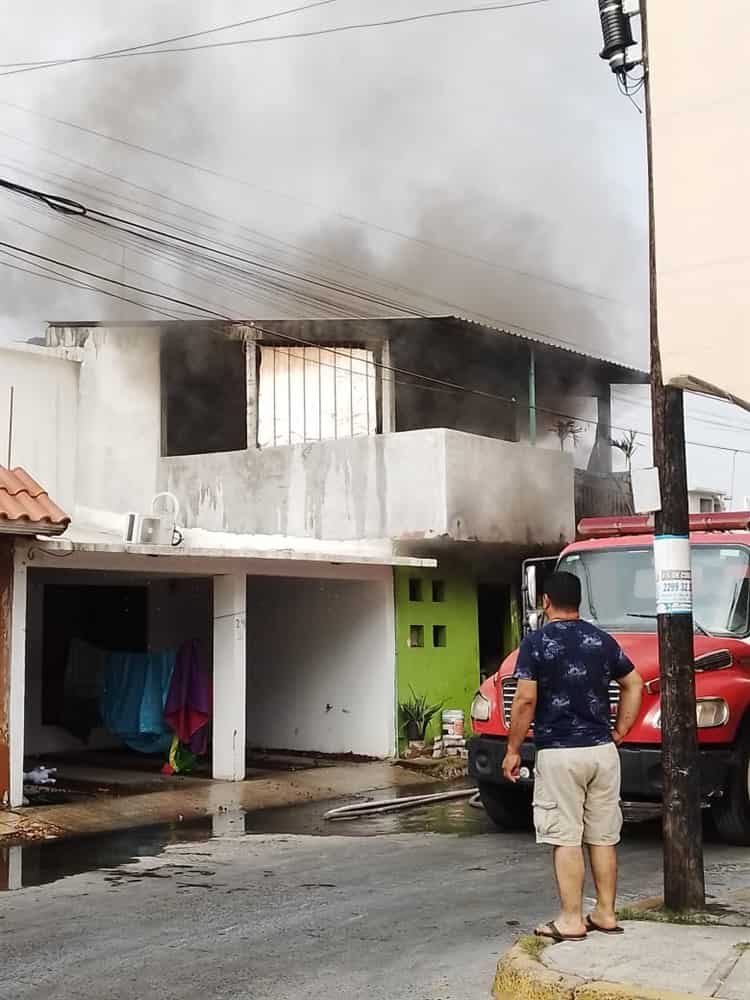 Se incendia vivienda en Geo Villas del Puerto en Veracruz