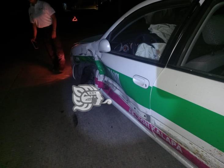 Camioneta impactó a taxi en carretera Alto Lucero- Xalapa; reportan daños materiales