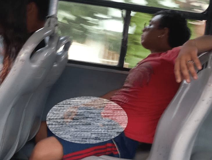 Exponen a sujeto masturbándose en el transporte público en Veracruz