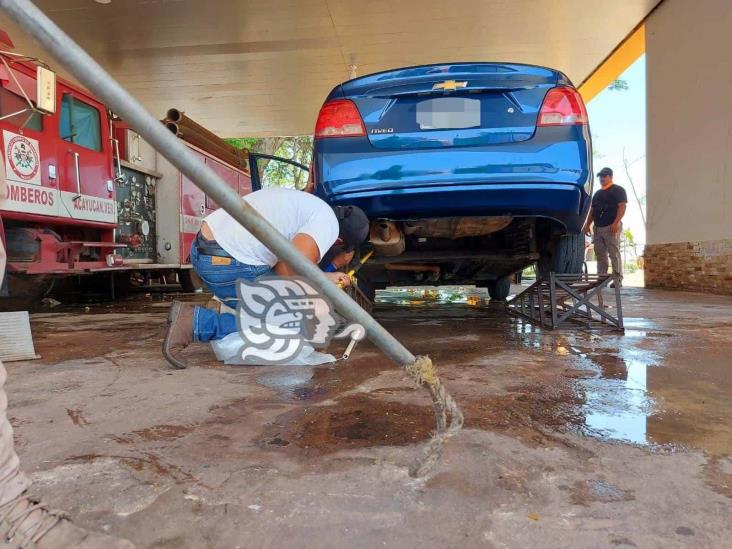 ¡El susto de su vida!; acayuqueño llevaba una serpiente de copiloto 