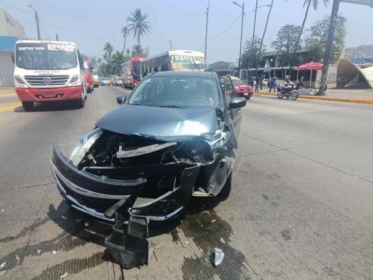 Auto se estrella contra Patrulla de la Fuerza Civil en la avenida Salvador Díaz Mirón