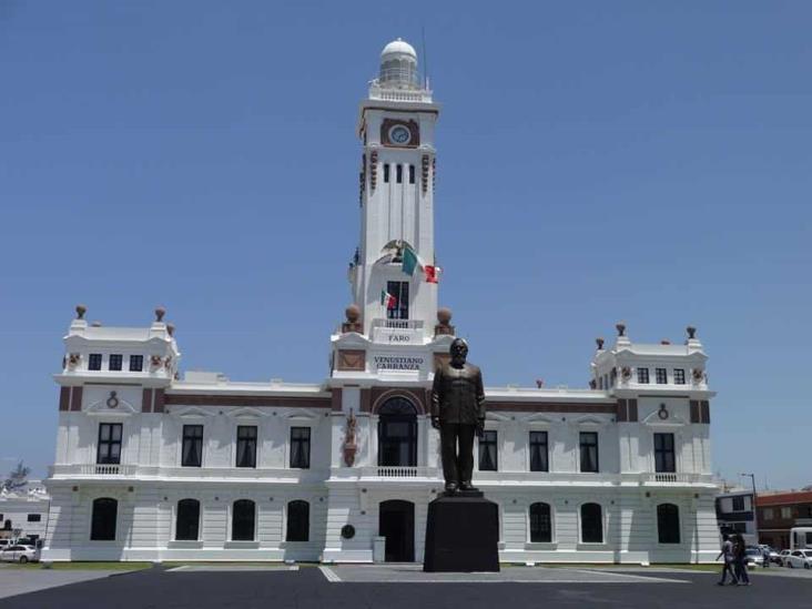 Se roban escudo del monumento a Venustiano Carranza en el Malecón de Veracruz