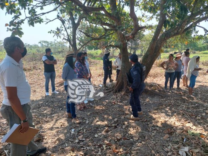 Concilian con invasores para evitar afectaciones al medio ambiente