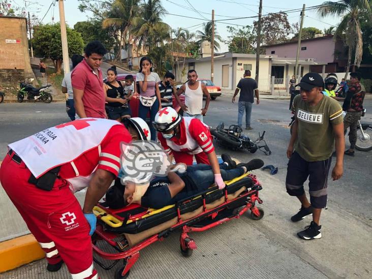 Repartidor menor de edad sufre accidente en Acayucan