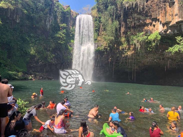 Posible explotación infantil a la vista de turistas en Soteapan