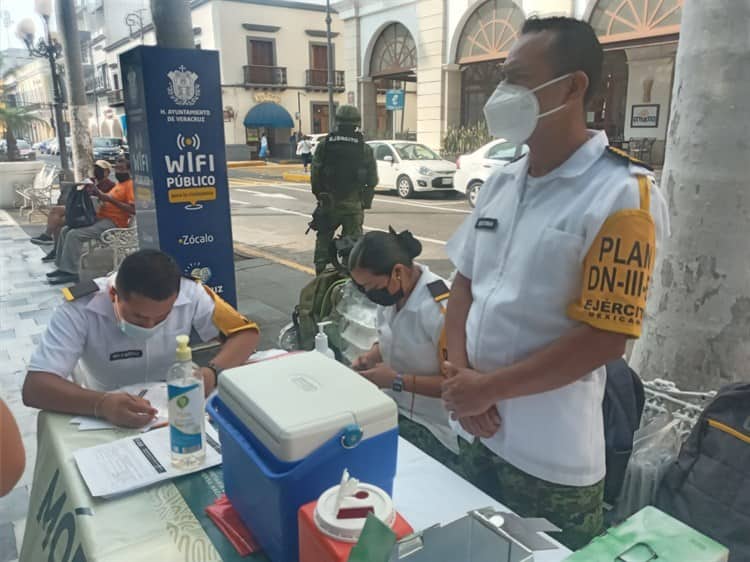 Continúa módulo de vacunación en zócalo de Veracruz