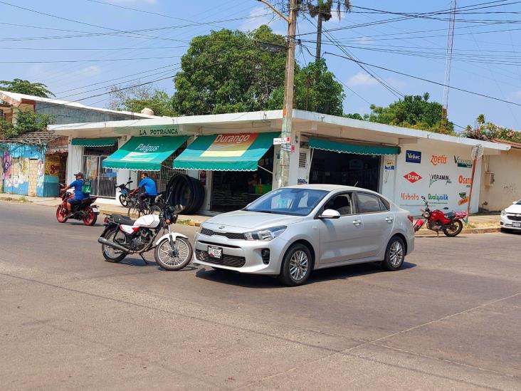 Dos choques registrados en colonias de Acayucan