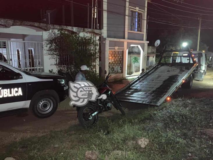 Fuerza Civil aseguró en Acayucan una motocicleta abandonada