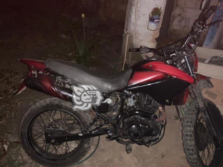 Fuerza Civil aseguró en Acayucan una motocicleta abandonada