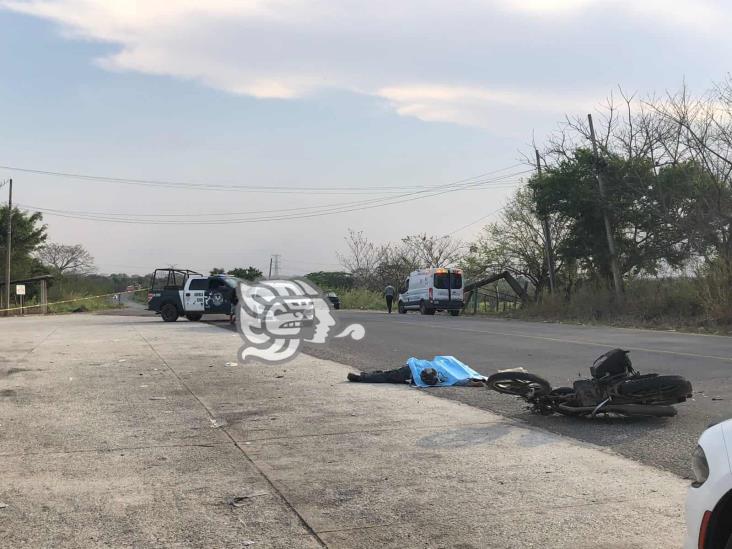 Muere sayuleño tras chocar moto contra camioneta en San Juan
