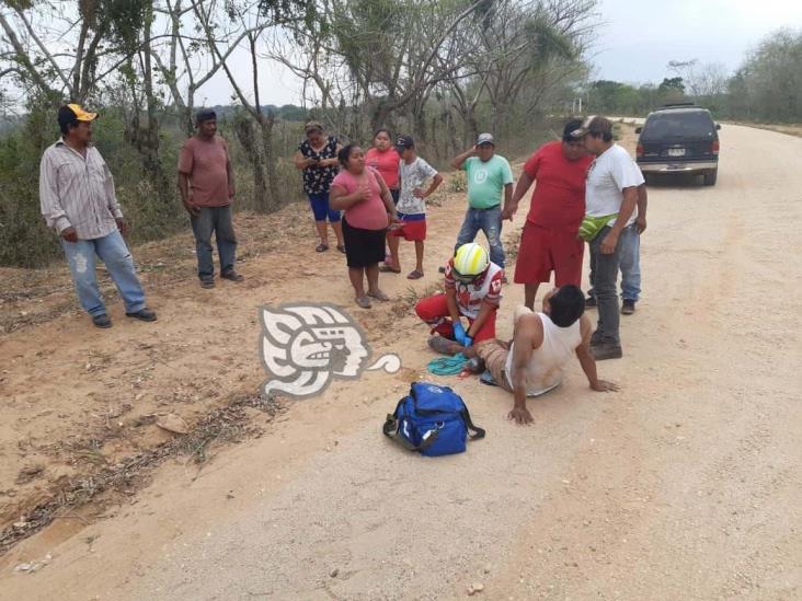 Familia derrapa en motocicleta en colonia de Acayucan
