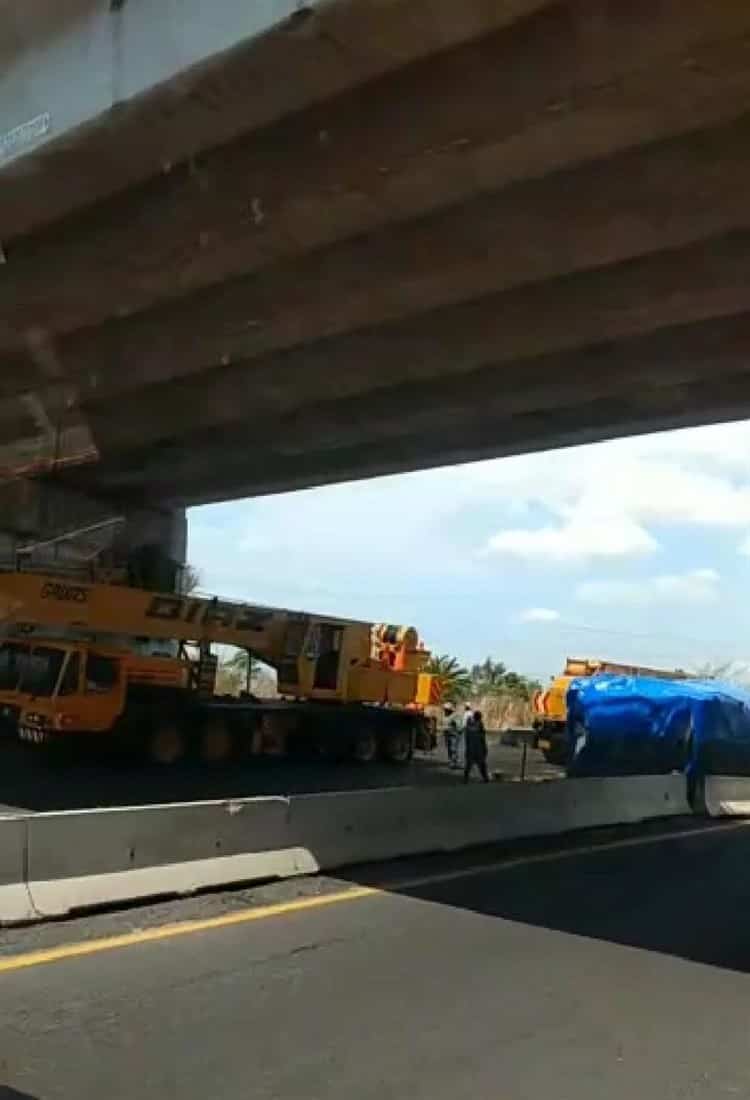 Se desprende remolque de tráiler en carretera Xalapa-Veracruz