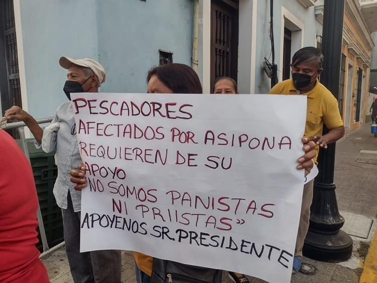 Pescadores acusan corrupción en Asipona; piden destitución de director