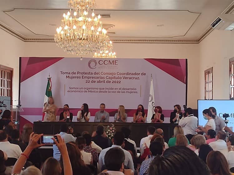 Rinde protesta nueva presidenta de CCME Veracruz