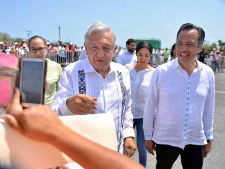 Supervisa AMLO avance de obras carreteras en Poza Rica