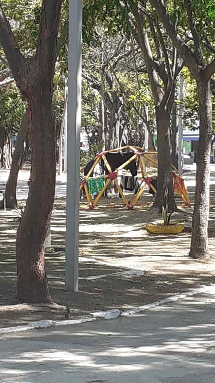 Vecinos reportan que hay muchas personas viviendo en el parque Zaragoza, en Veracruz