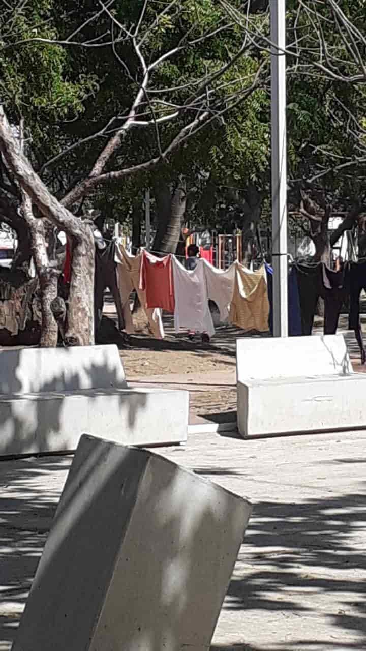 Vecinos reportan que hay muchas personas viviendo en el parque Zaragoza, en Veracruz