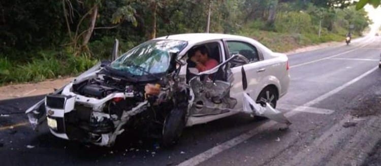 Camión cañero embiste a vehículo en carretera Alvarado-Lerdo de Tejada