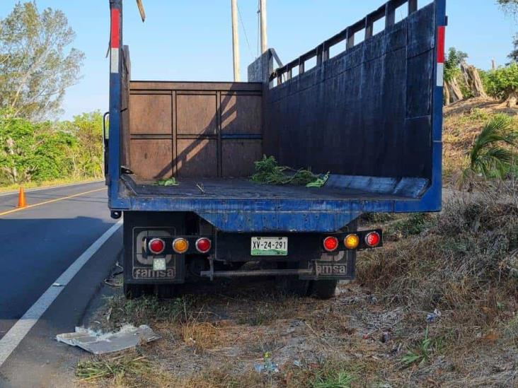 Camión cañero embiste a vehículo en carretera Alvarado-Lerdo de Tejada