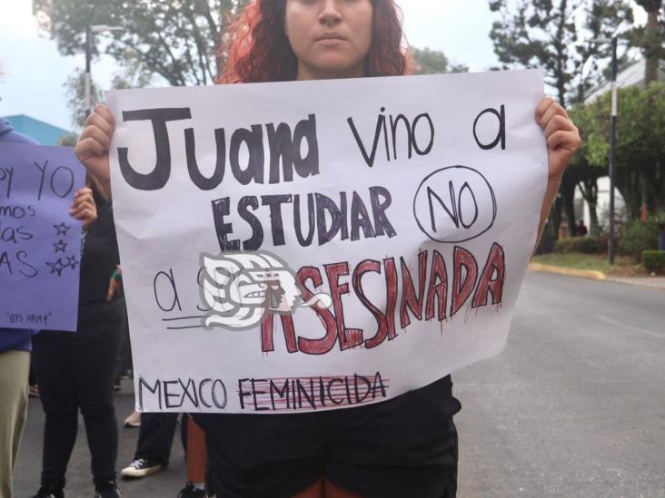 ‘Juana, aquí está tu manada’, gritan feministas durante protesta en Xalapa